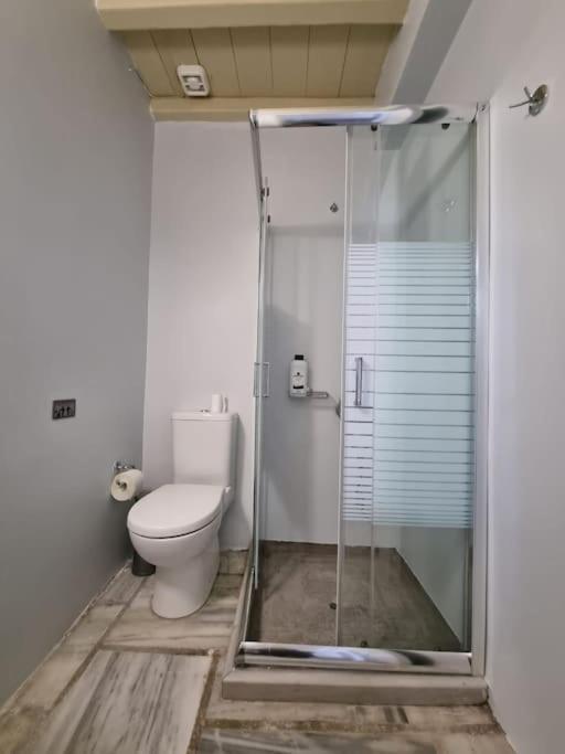 Beachfront 2Br Apartment - Free Parking 利瓦迪奥 外观 照片